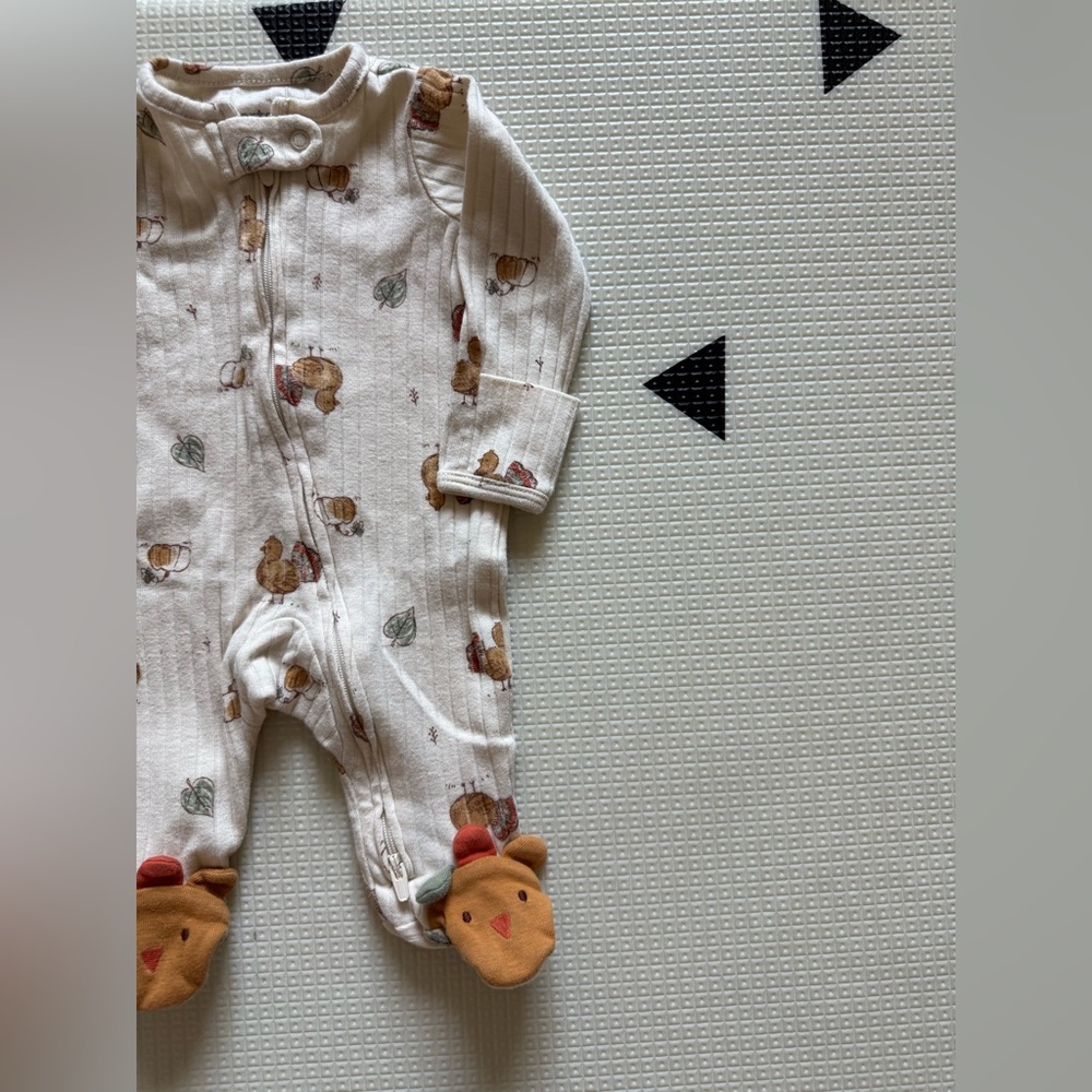 Carters|Baby gender neutral Cream long sleeve footsies in turkey print•••ribbed - Picture 2 of 5